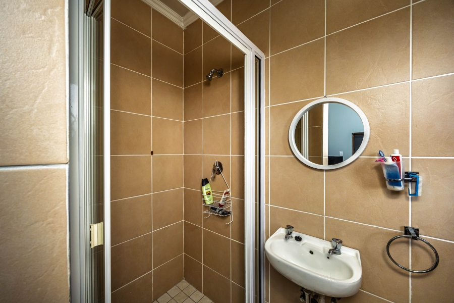 To Let 5 Bedroom Property for Rent in Cove Rock Eastern Cape